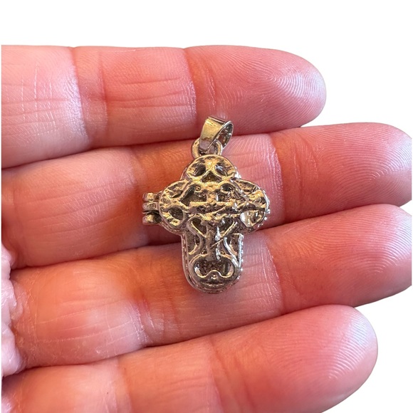 Silver Cross Locket Pendant - Picture 4 of 5